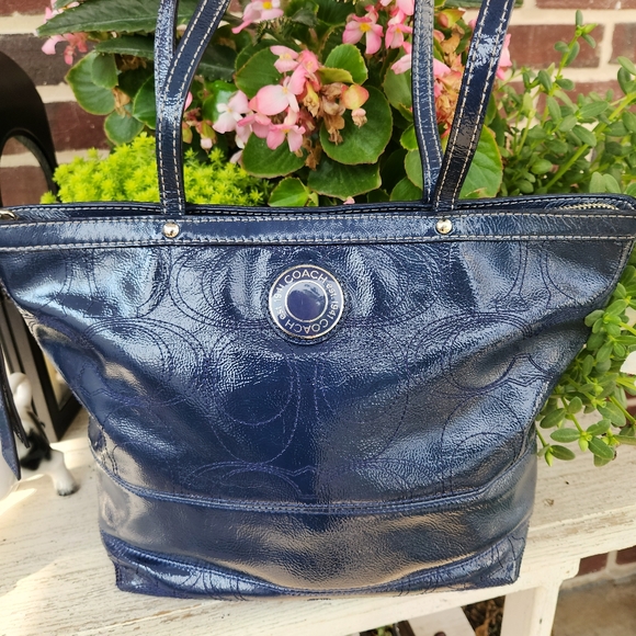 Coach Handbags - Coach 19198 Vintage Patent Leather Stitched Signature Tote/ Shoulder Bag